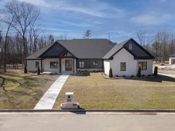 312 Devoe Bend Drive, Maumelle, AR 72113