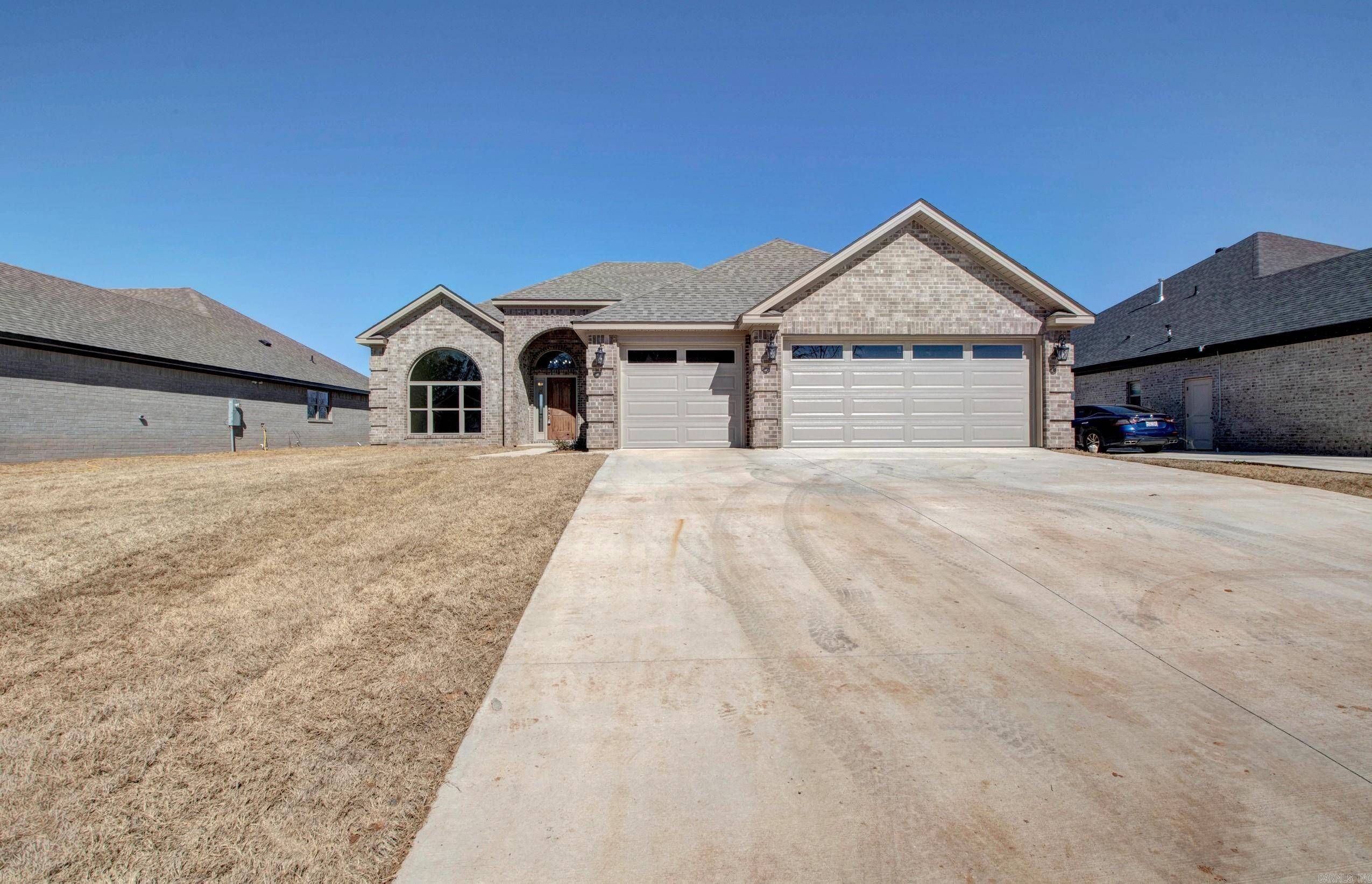 69 Lucia Lane, Maumelle, AR 72113