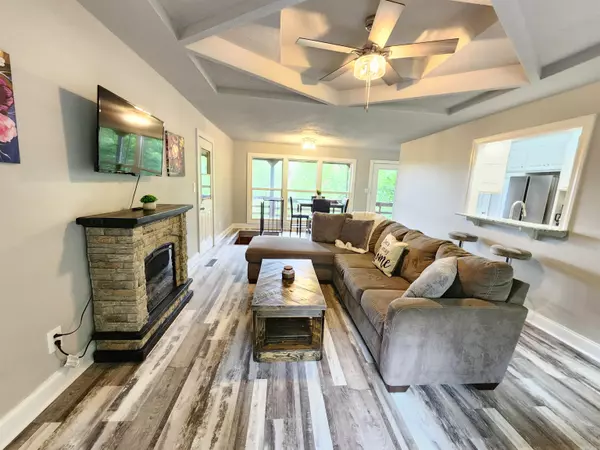 Fairfield Bay, AR 72088,211 Burnt Rock Falls Road