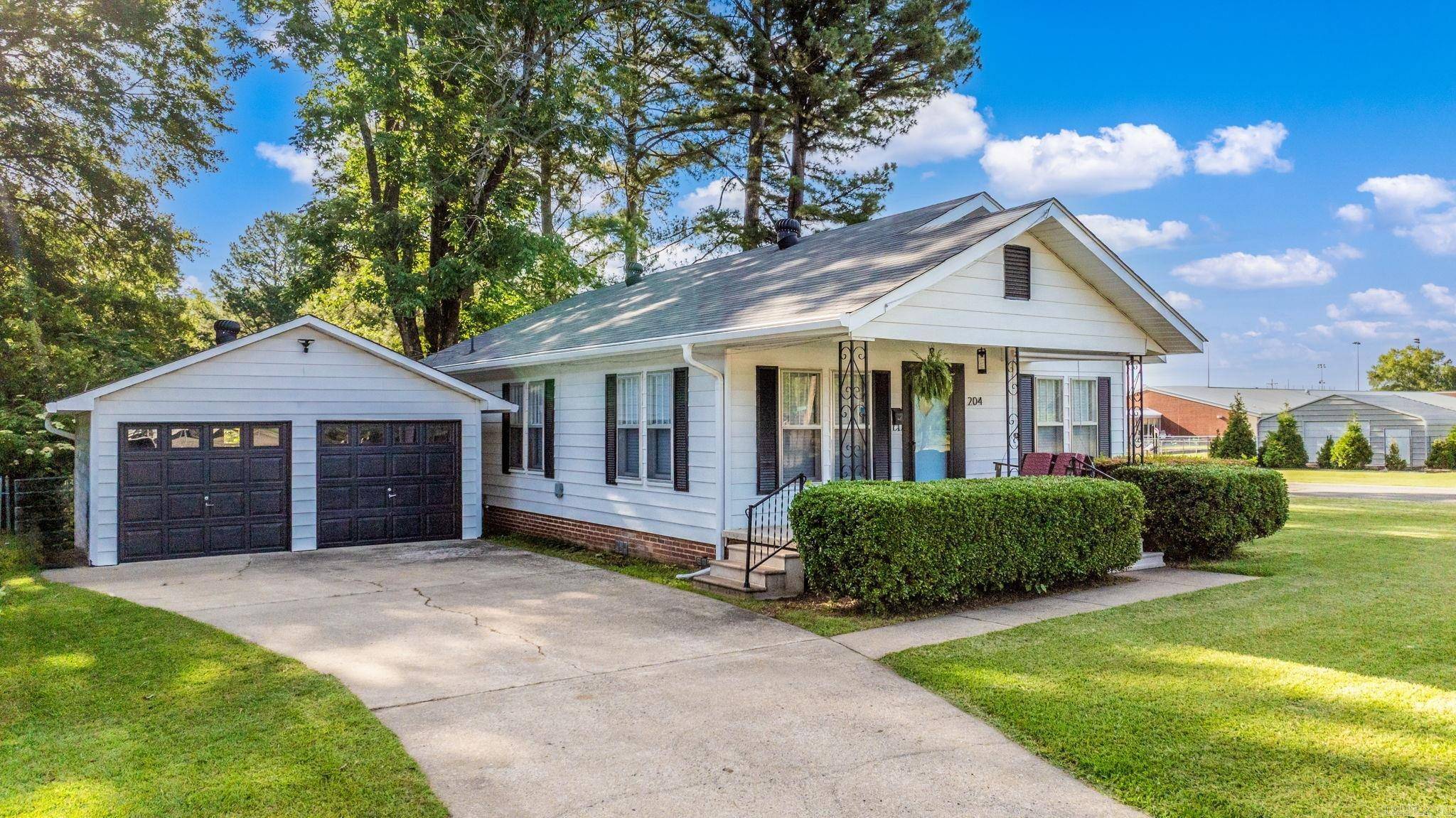 Conway, AR 72034,204 Ash Street