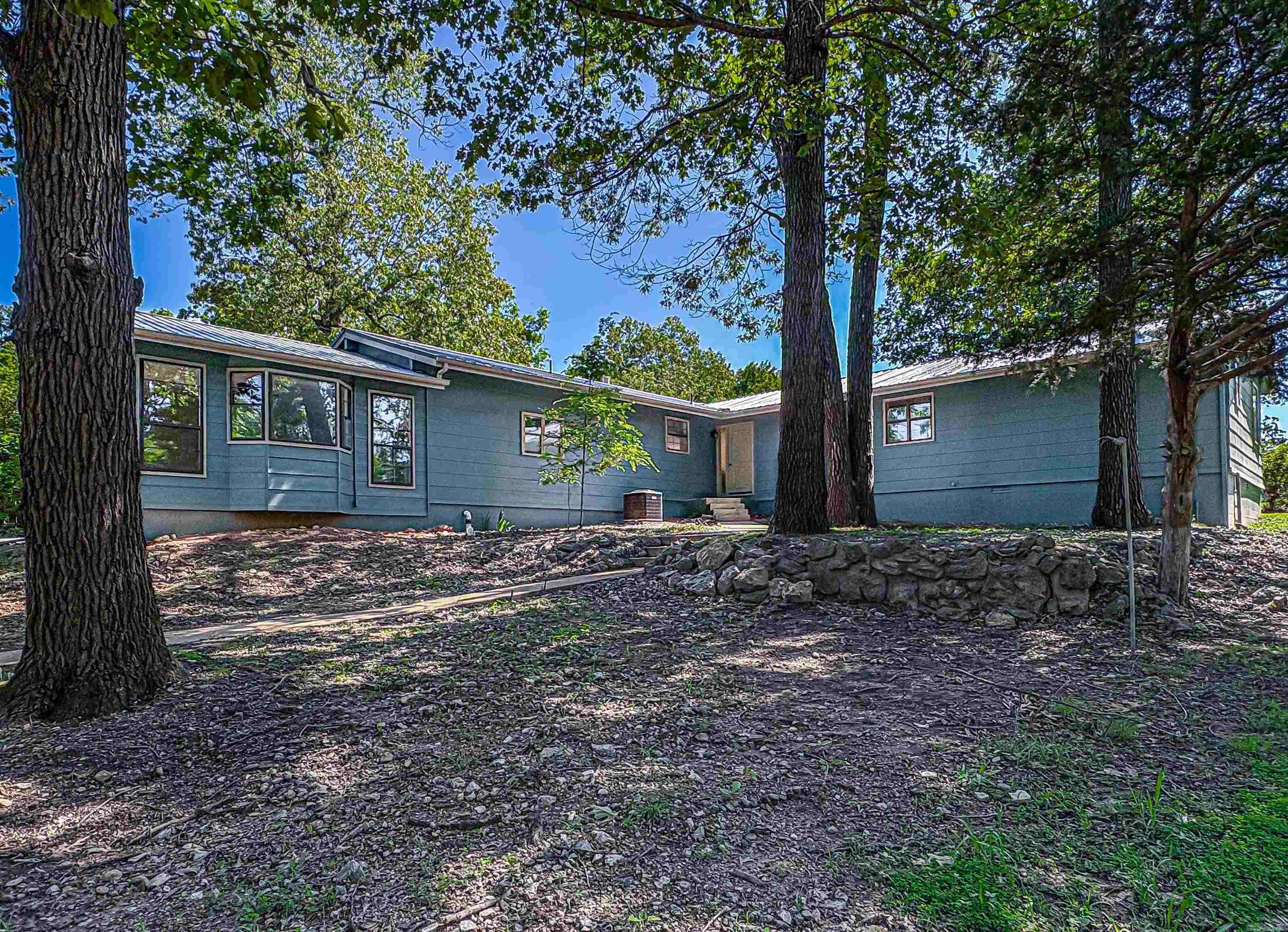 517 Lakeshore Road, Bull Shoals, AR 72619