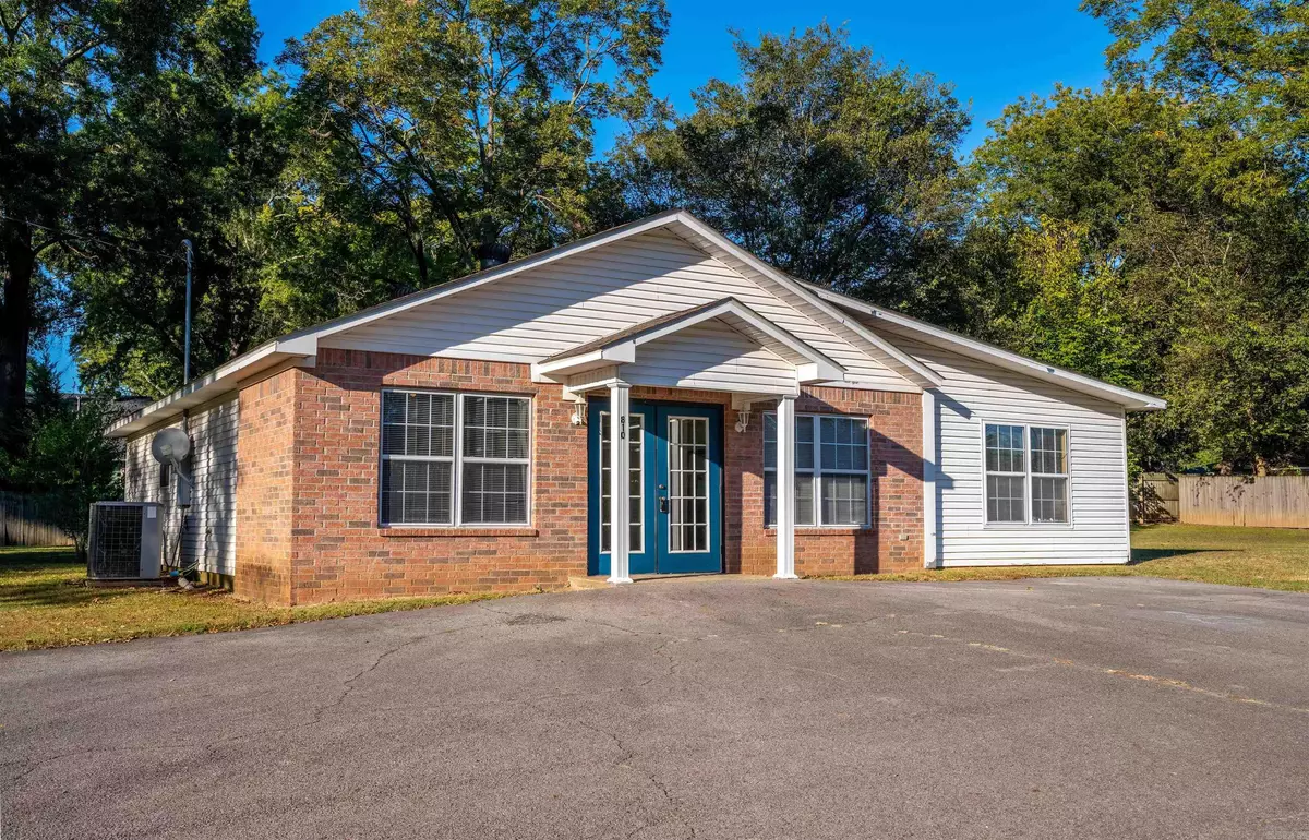 Searcy, AR 72143,810 W Pleasure Street