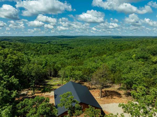 Hardy, AR 72542,447 Griffin Rd