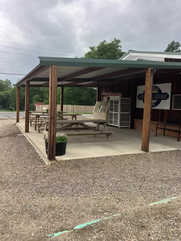Norman, AR 71960,112 W Main