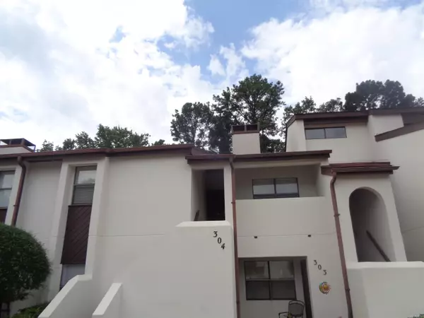 301 Kings Row Drive304, Little Rock, AR 72207-4168