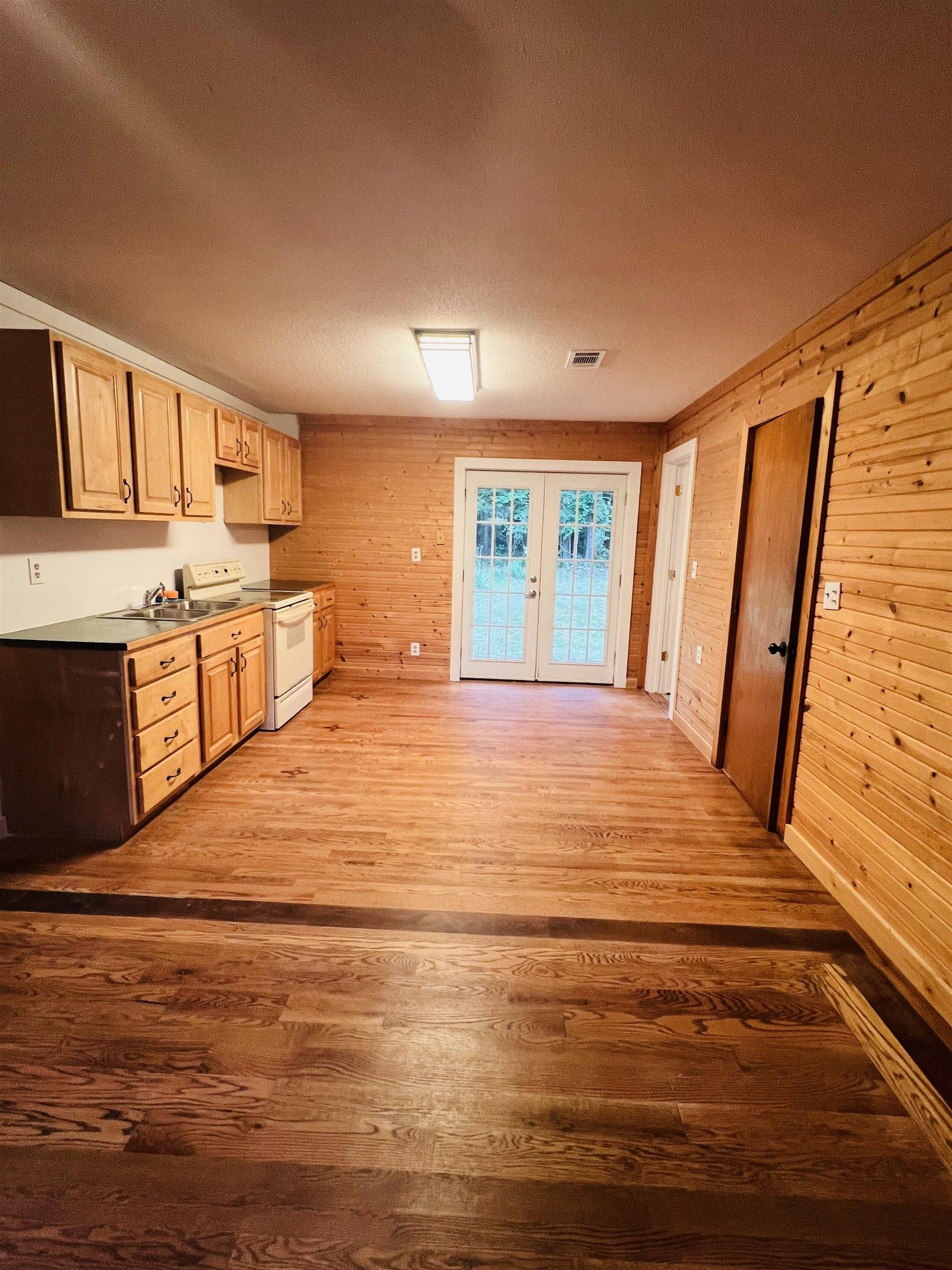 Horseshoe Bend, AR 72512,901 W Tri Lakes Drive