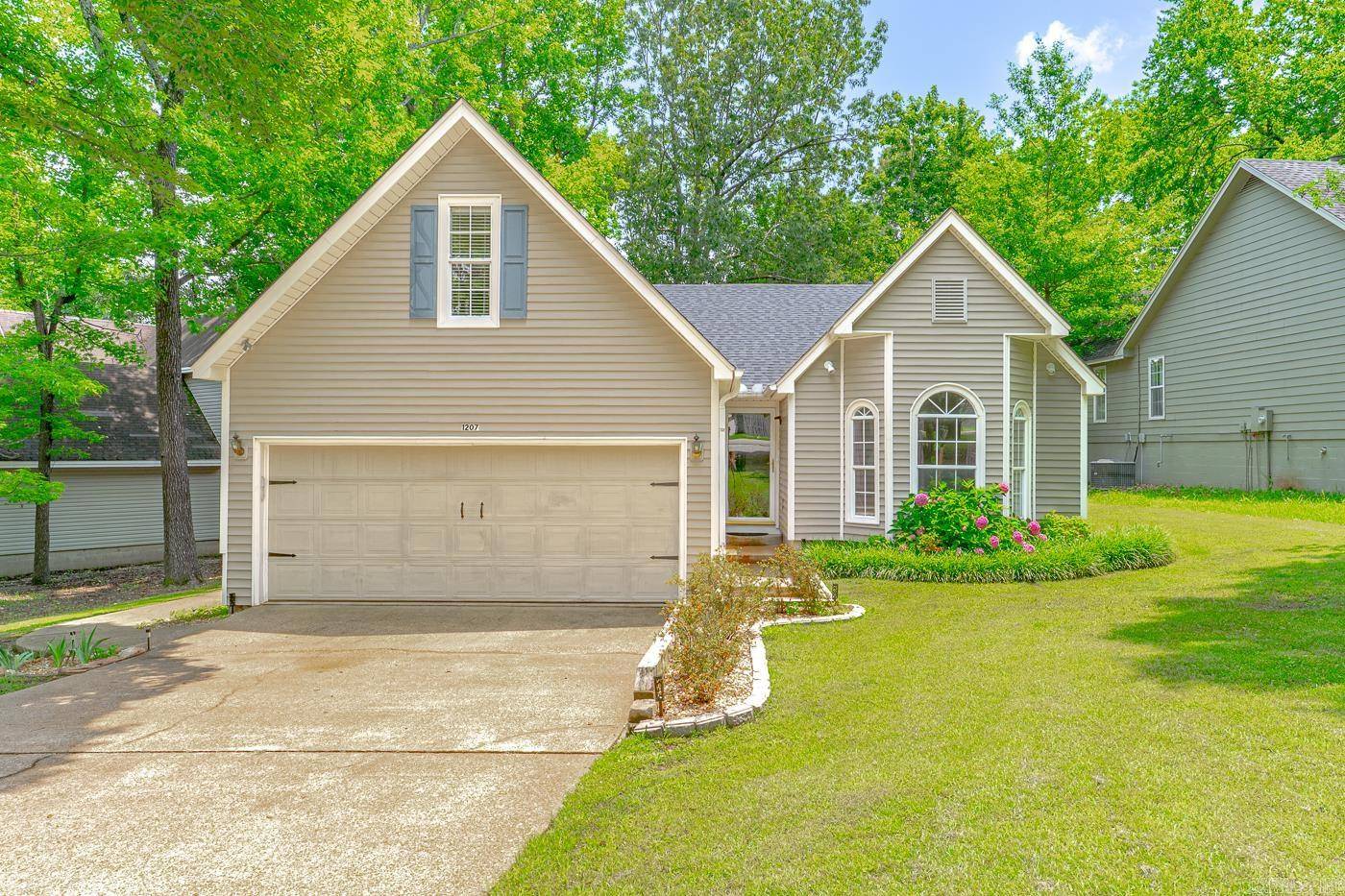 1207 Hunters Run Cove, Jonesboro, AR 72401
