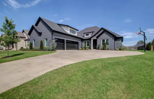 7301 Lake Point Circle, Benton, AR 72019