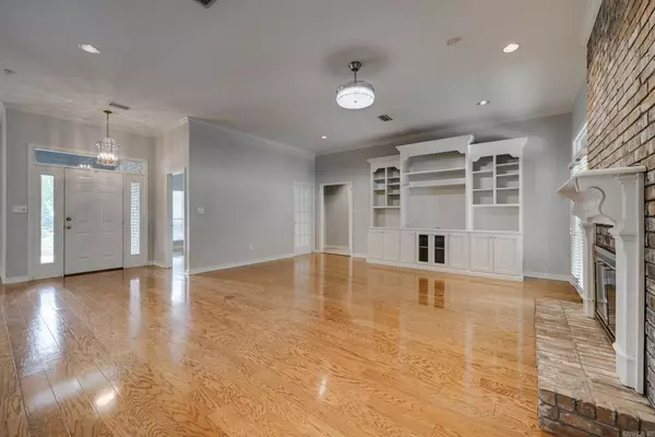 Conway, AR 72034,378 Pippinpost