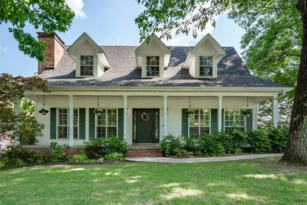 2211 E Longhills Road,  Benton,  AR 72019
