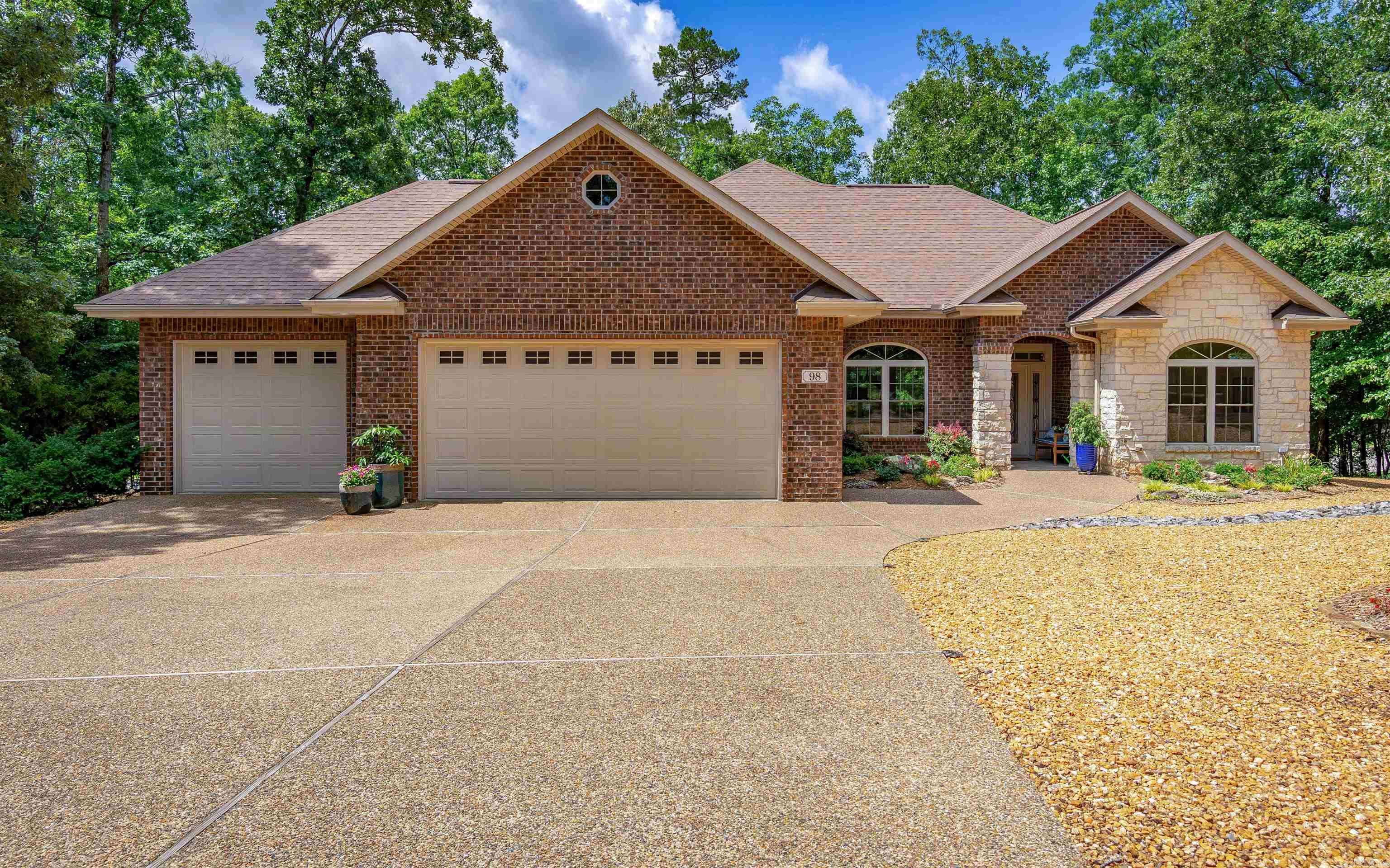 98 Magellan Drive, Hot Springs Village, AR 71909
