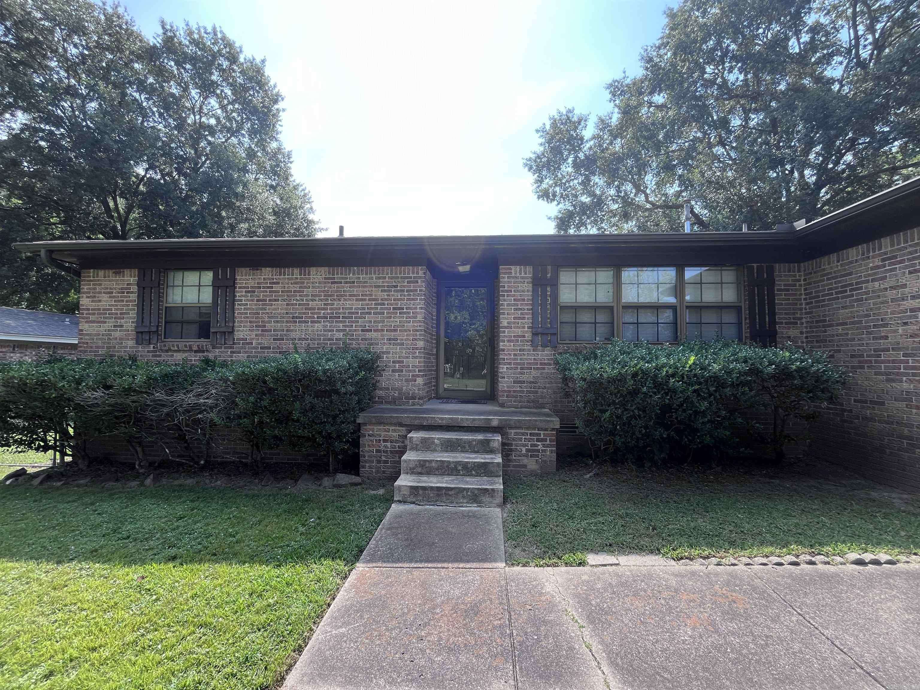 Jacksonville, AR 72076,215 Berkshire Circle