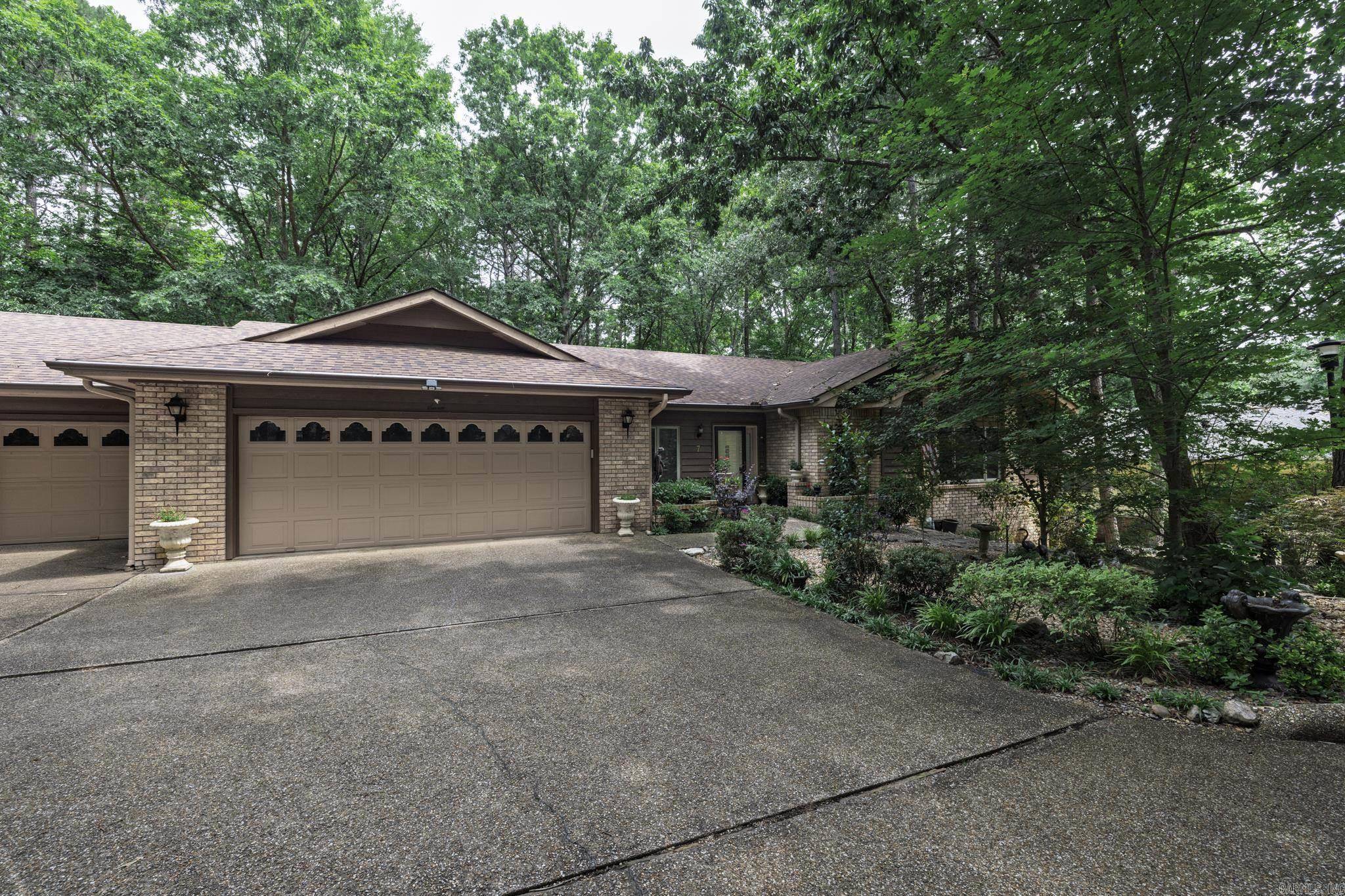 7 Burladero Trace, Hot Springs Village, AR 71909