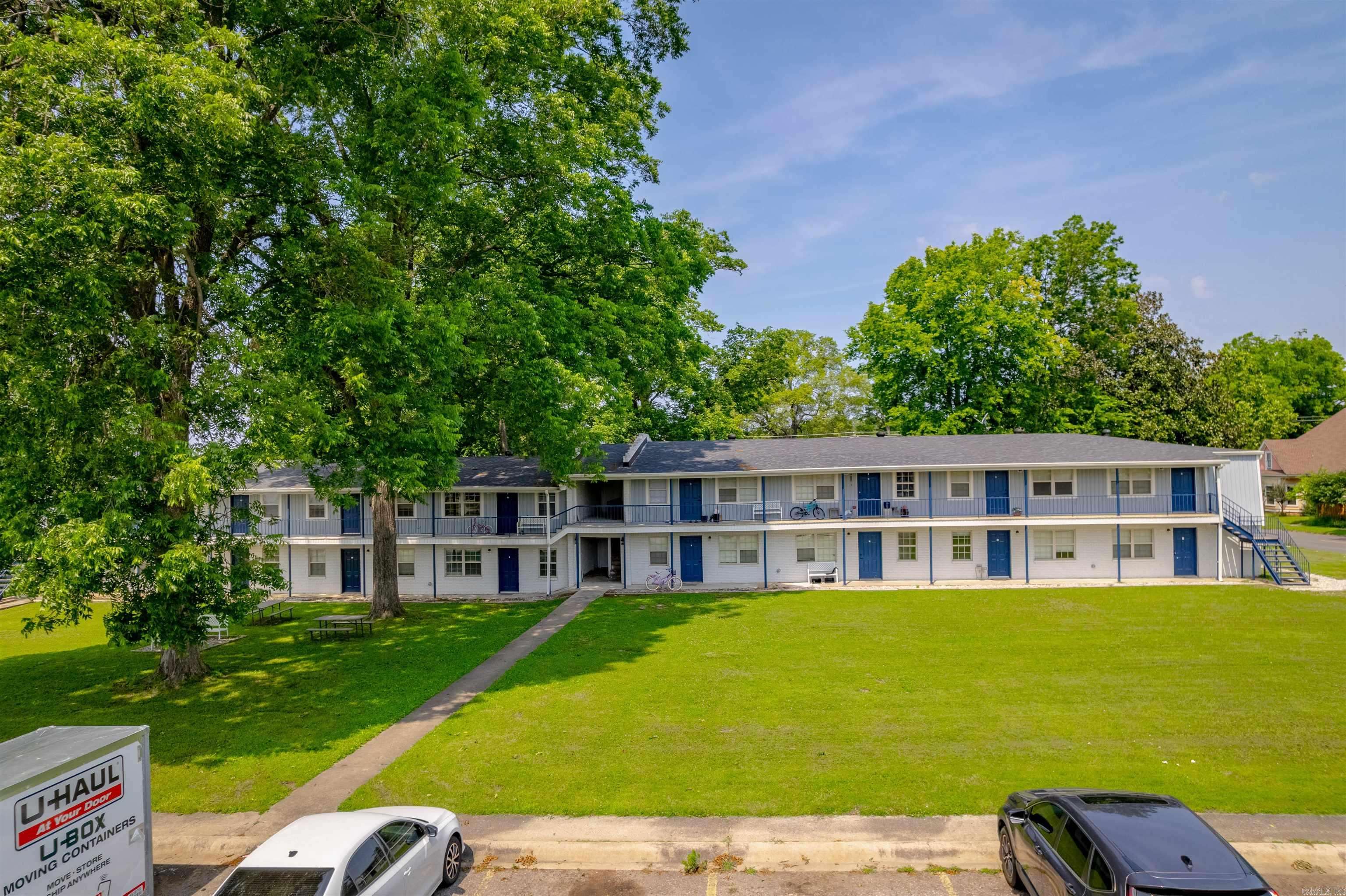 Searcy, AR 72143,409 E Park Street