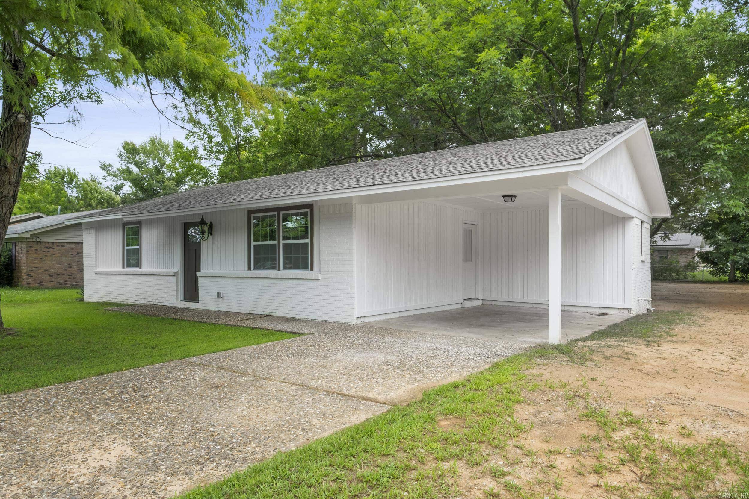 Lonoke, AR 72086,1207 Oakdale Street