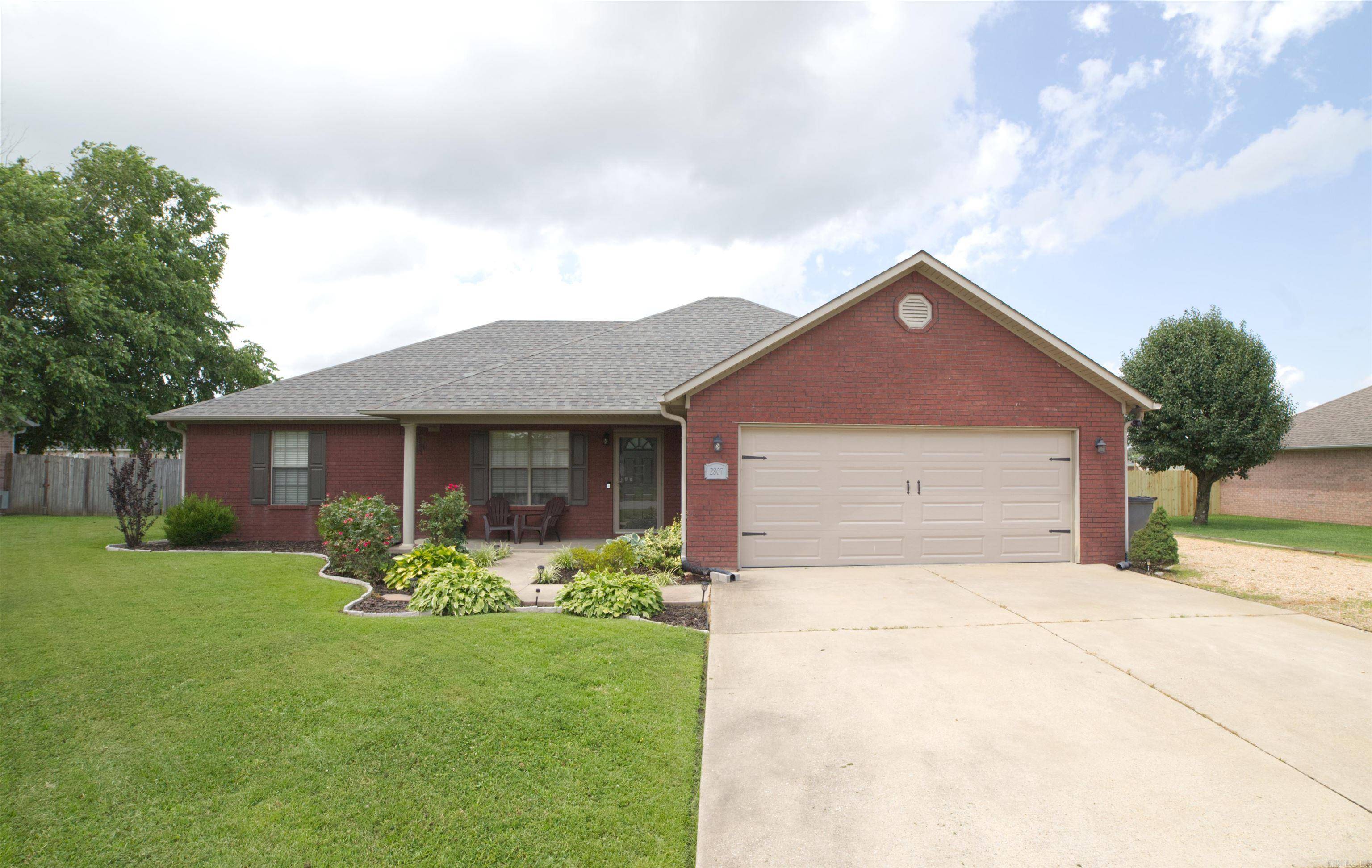2807 Canterbury Dr, Paragould, AR 72450