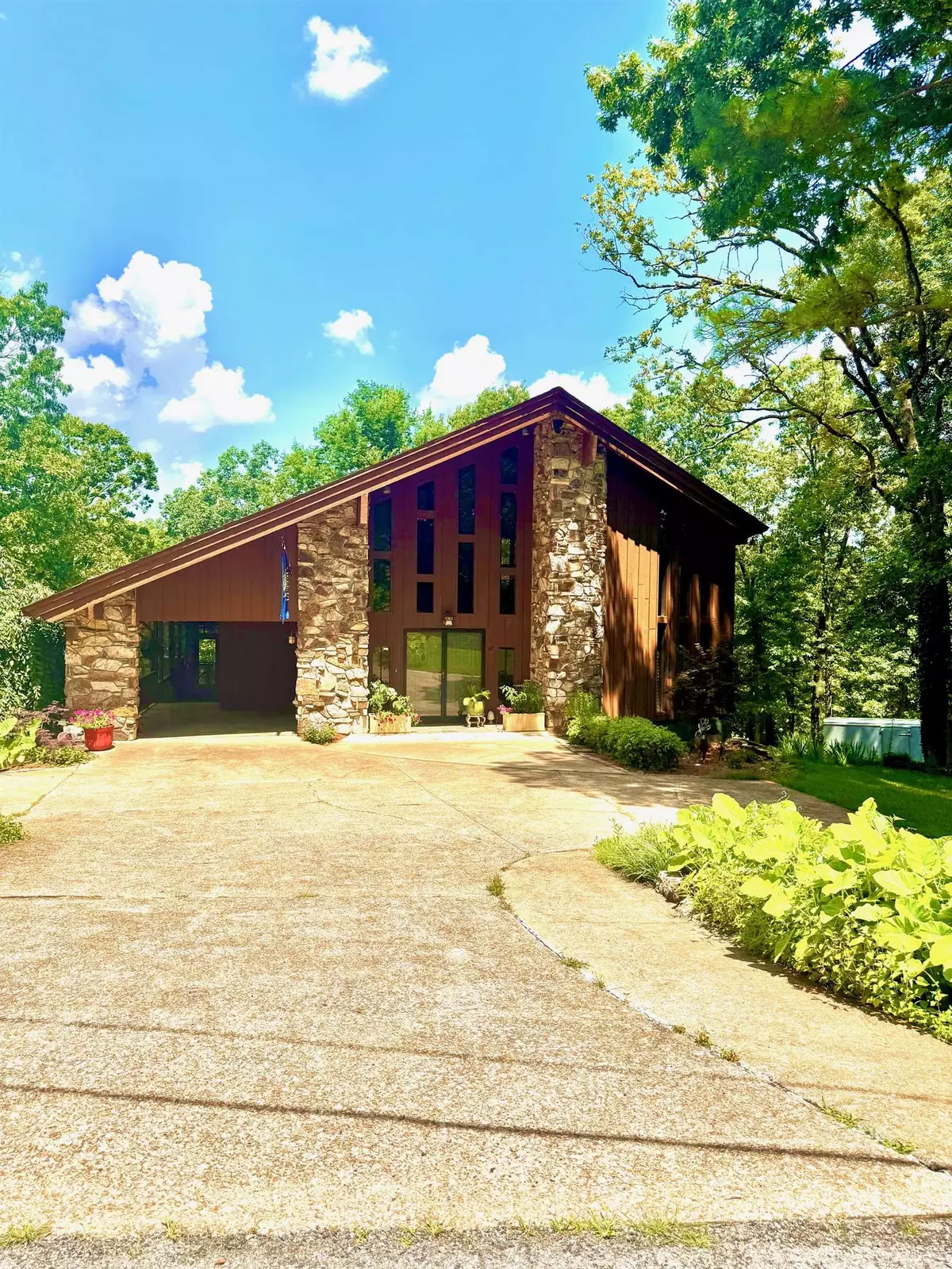 Cherokee Village, AR 72529,42 W Waketa Drive