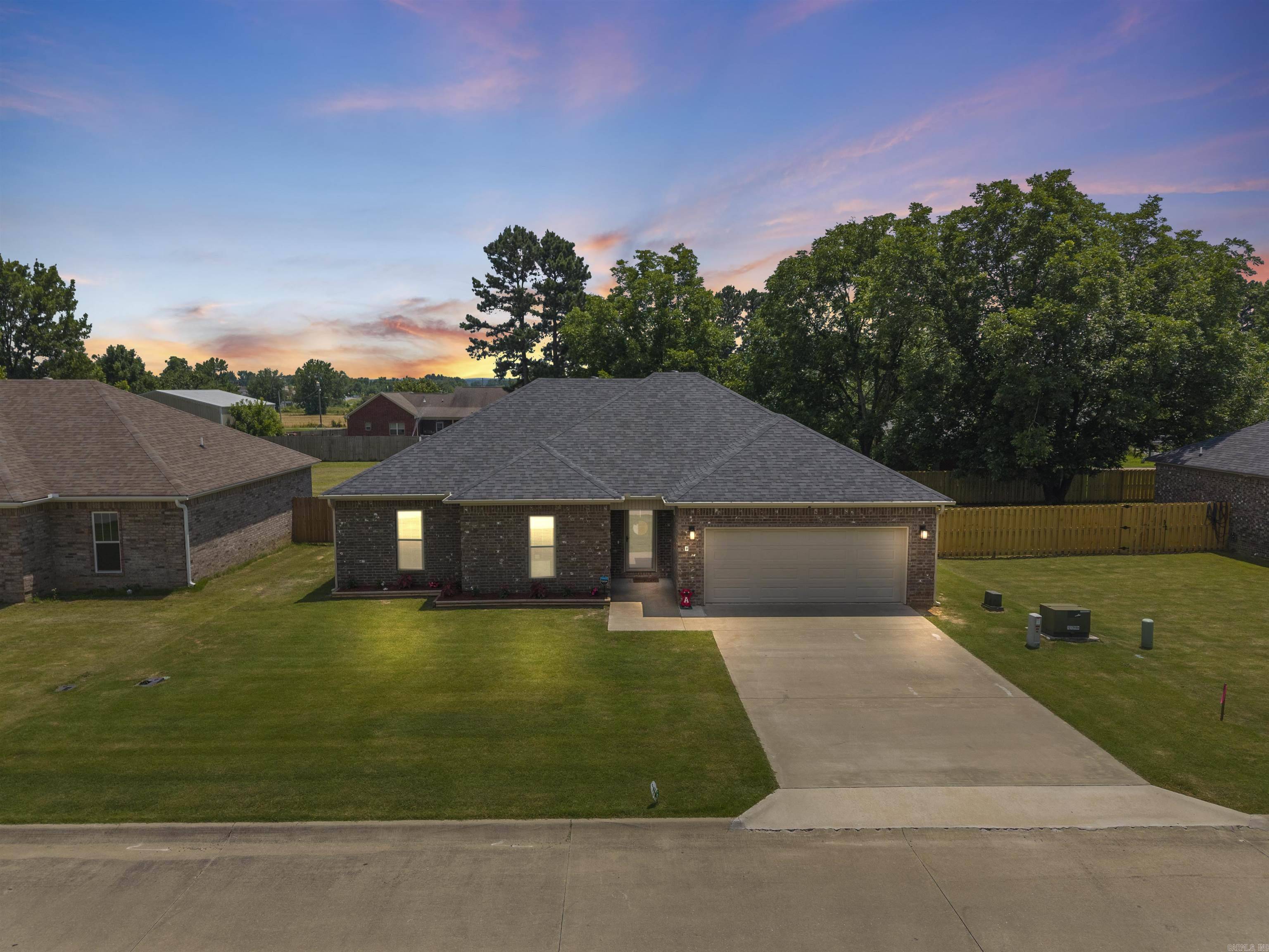 Vilonia, AR 72173,4 Green Timber Way