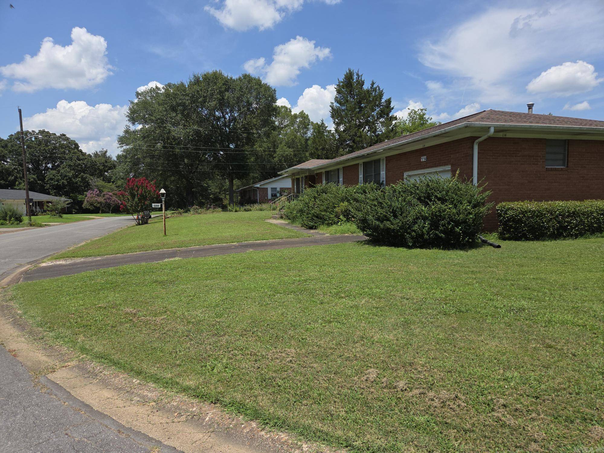 Searcy, AR 72143,114 W Steward