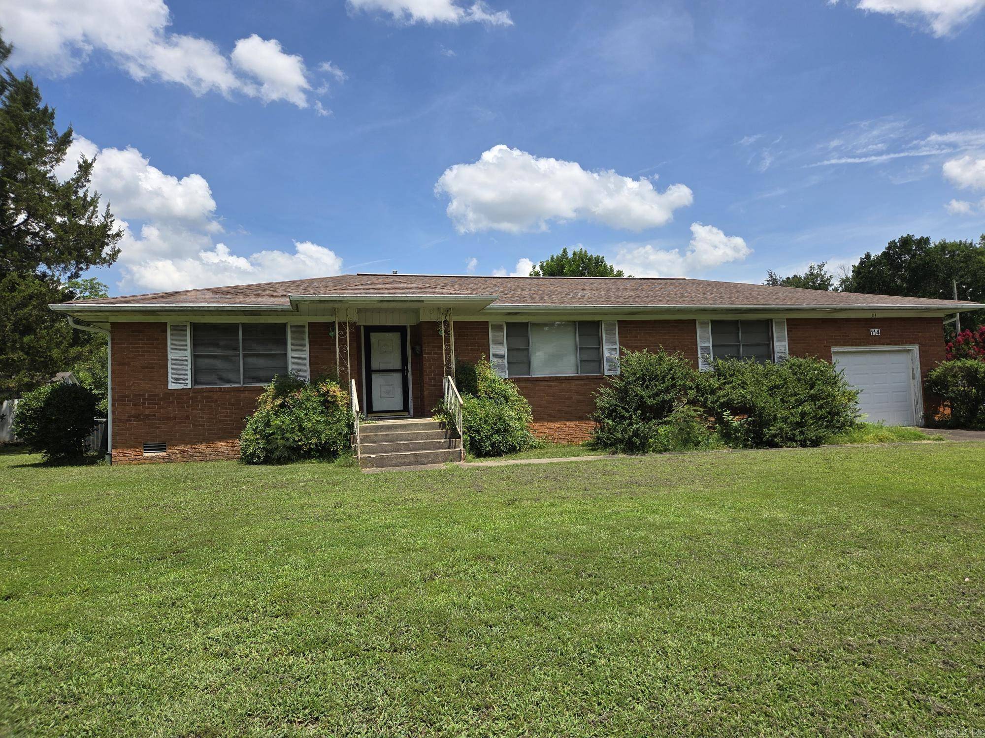 Searcy, AR 72143,114 W Steward