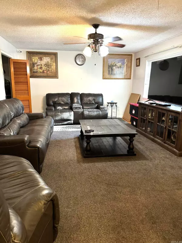 Jacksonville, AR 72076-3215,813 N Gray Street