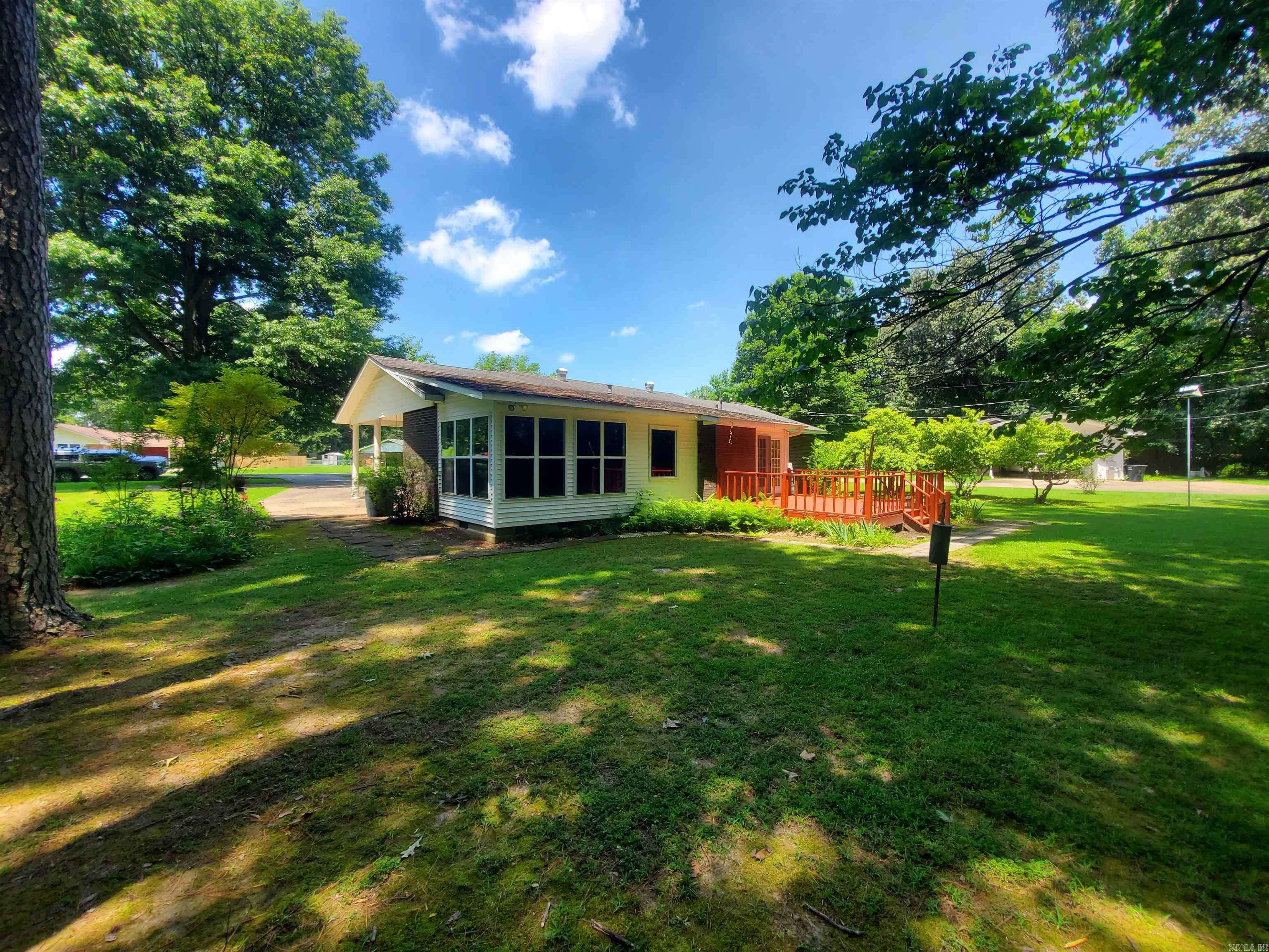 Piggott, AR 72454,937 Homecrest Drive
