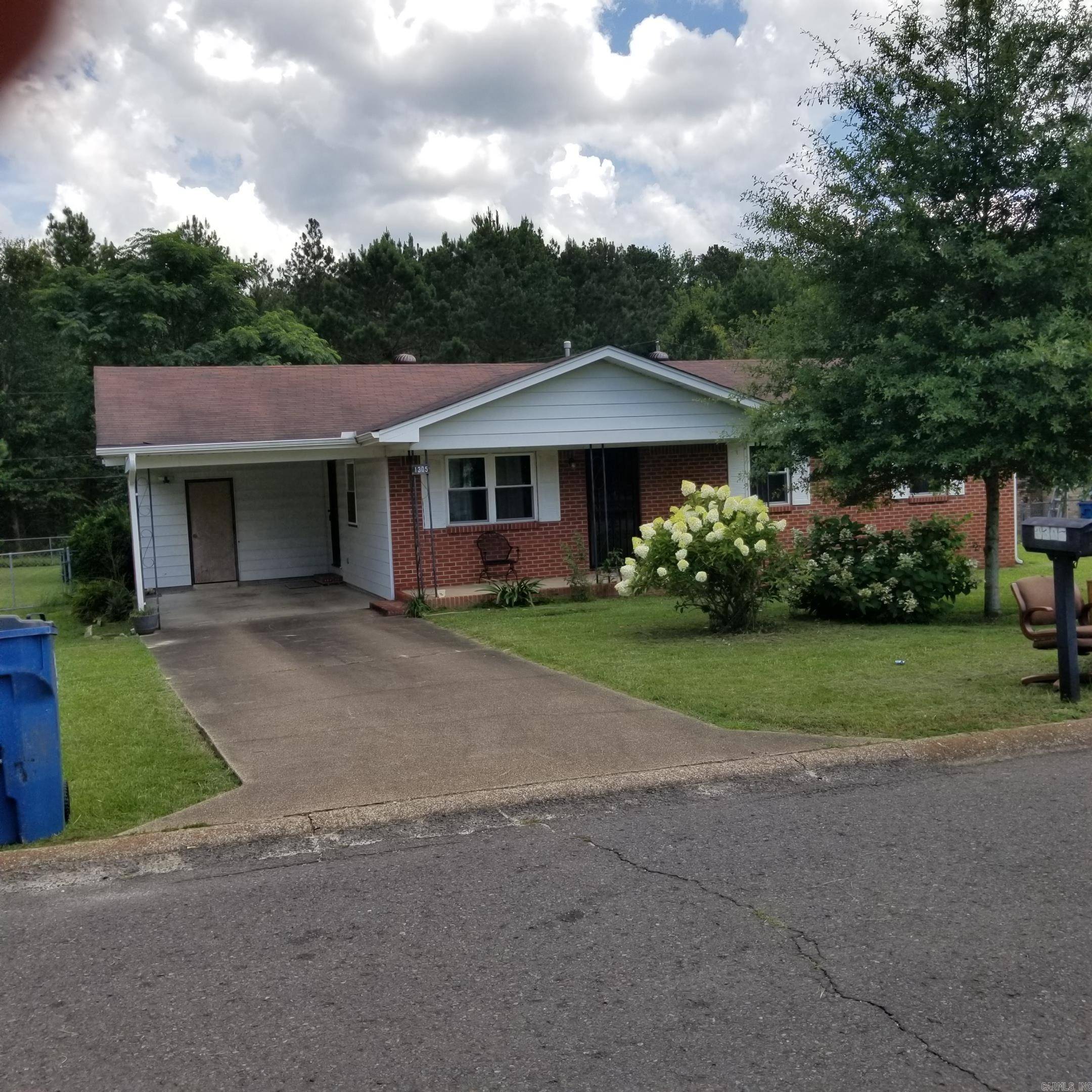 1305 Bayer St, Malvern, AR 72104