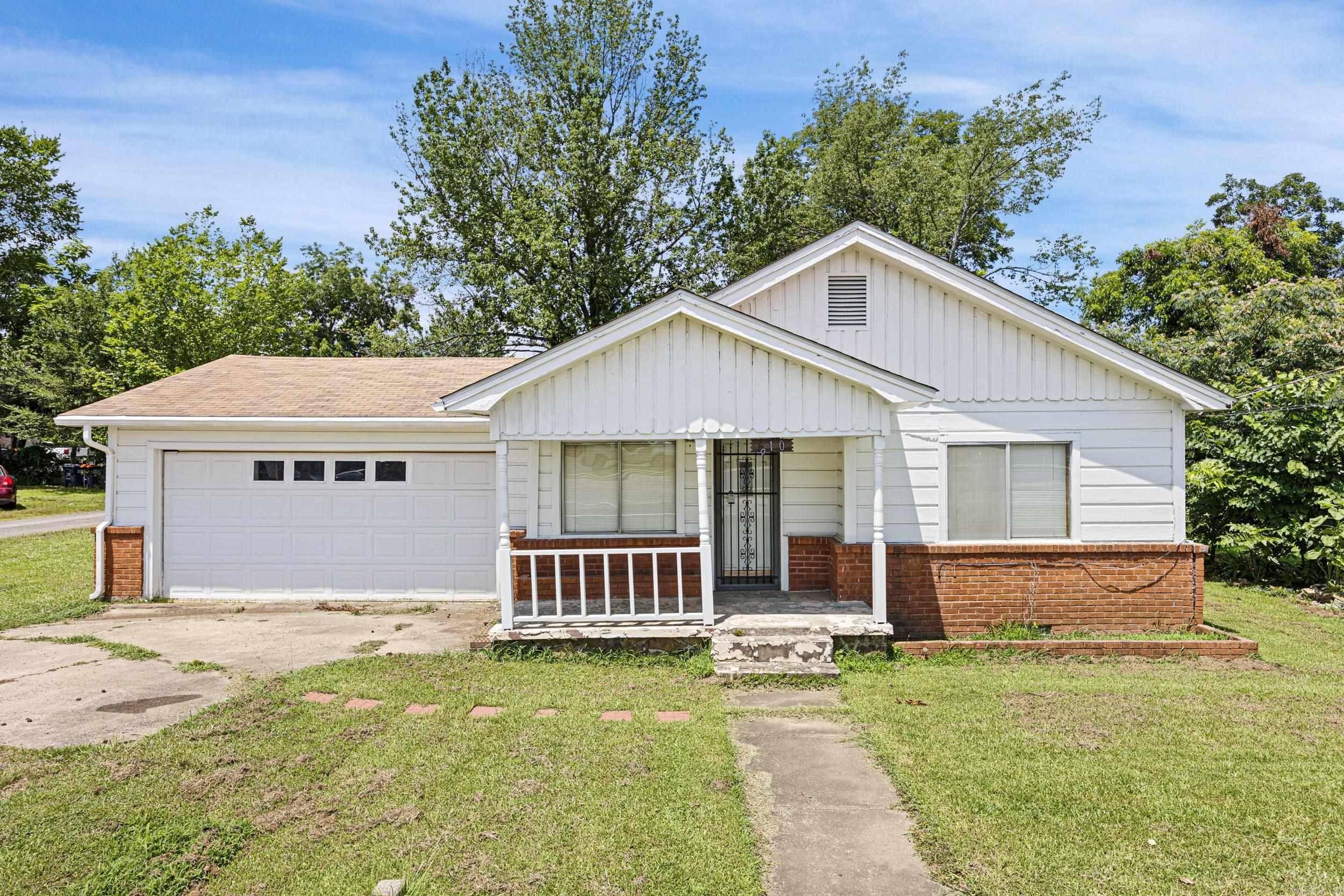 610 S Knoxville Avenue, Russellville, AR 72801