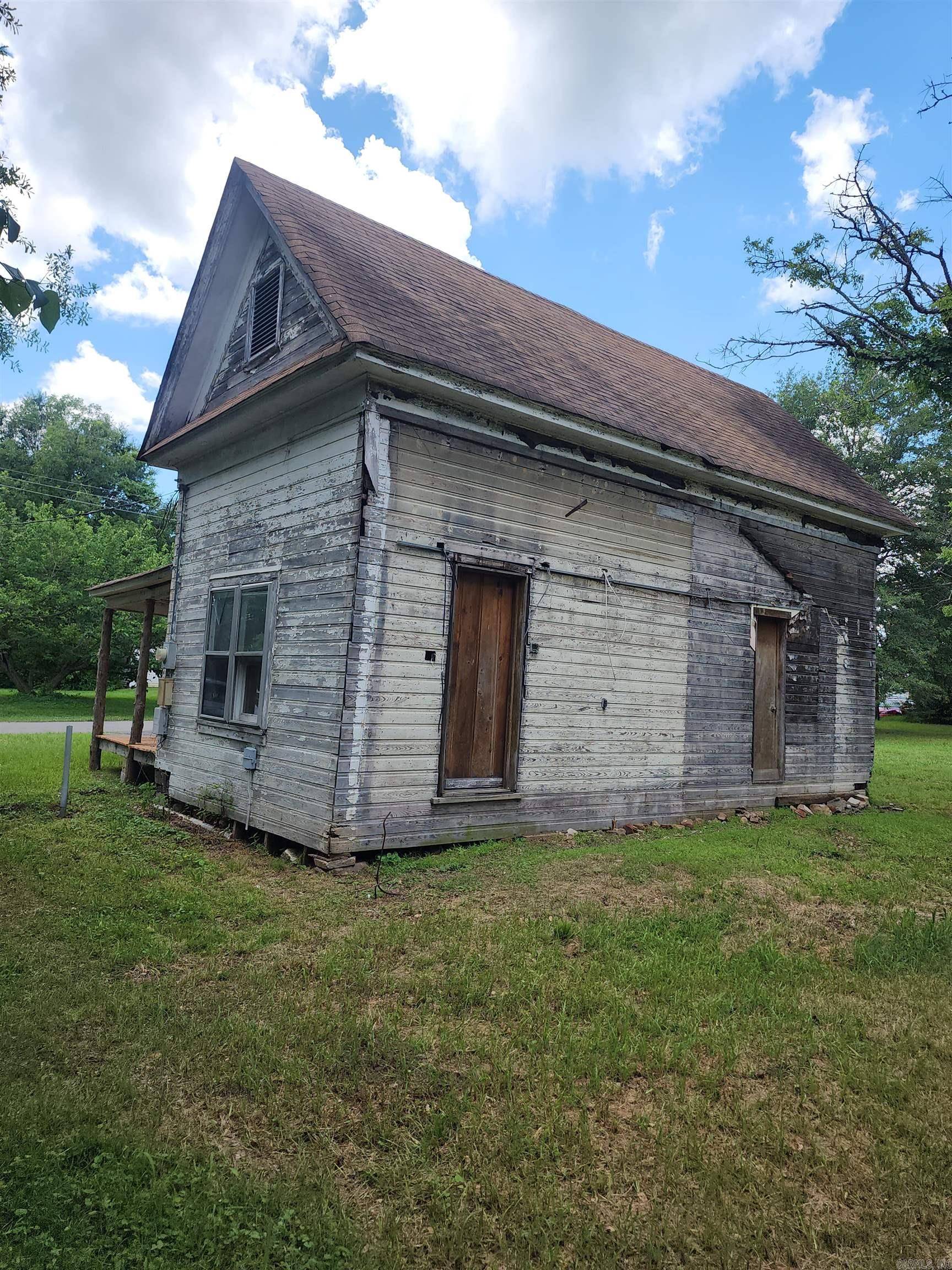 Mena, AR 71953,906 Second Street