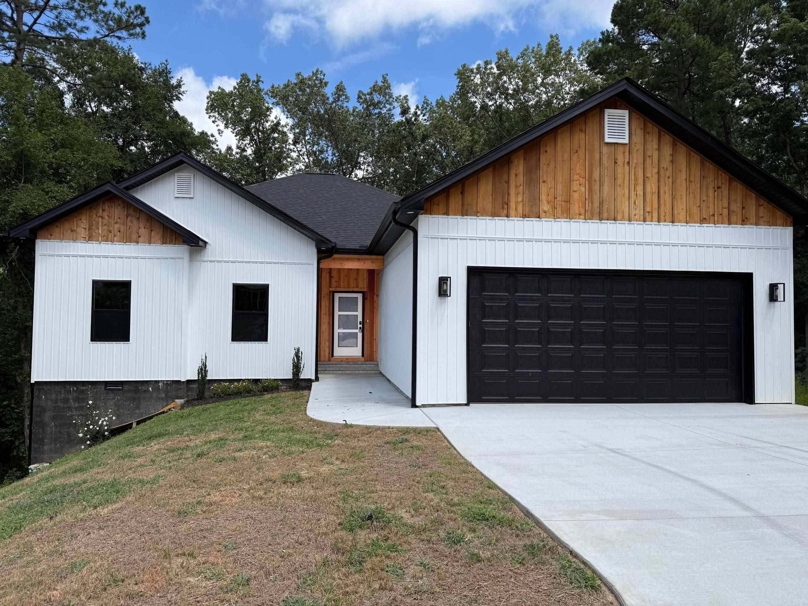 2002 Cherry Crossing, Benton, AR 72015