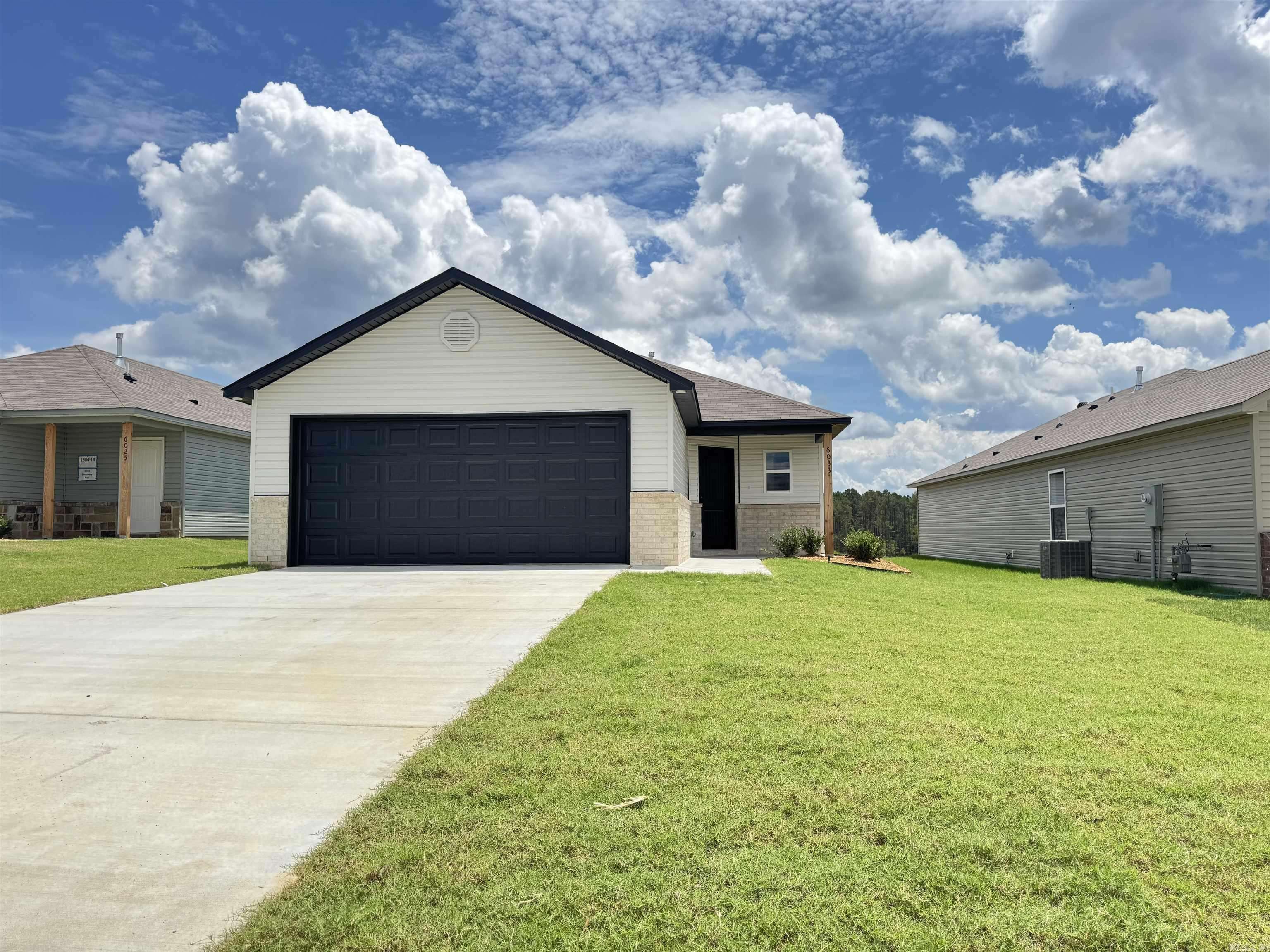6033 Discovery Trail, Bauxite, AR 72011
