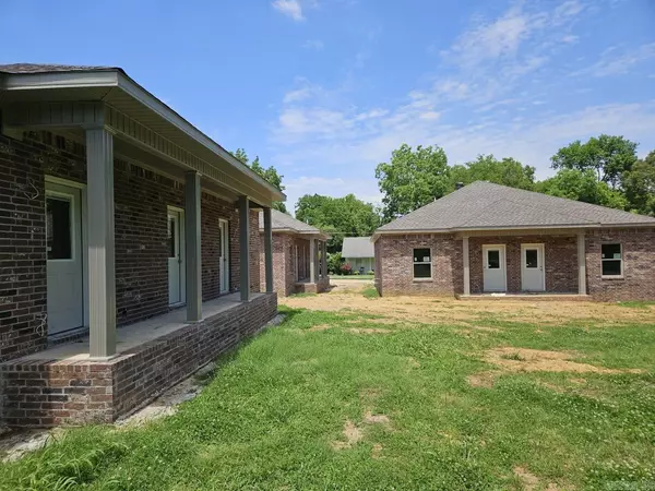 Searcy, AR 72143,508 and 510 N Oak St975.00