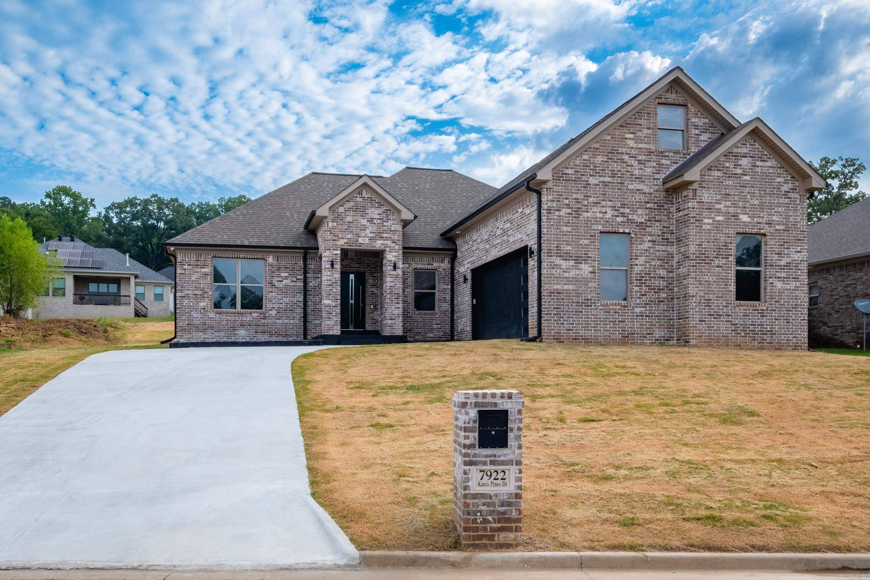 7922 Kanis Pines Drive, Little Rock, AR 72204-5095