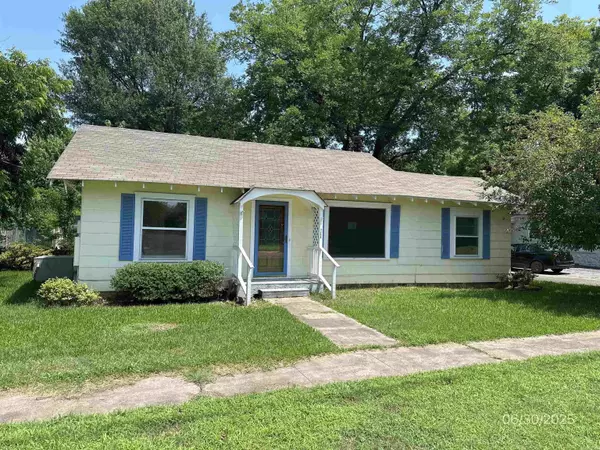 211 E J Street, Russellville, AR 72801