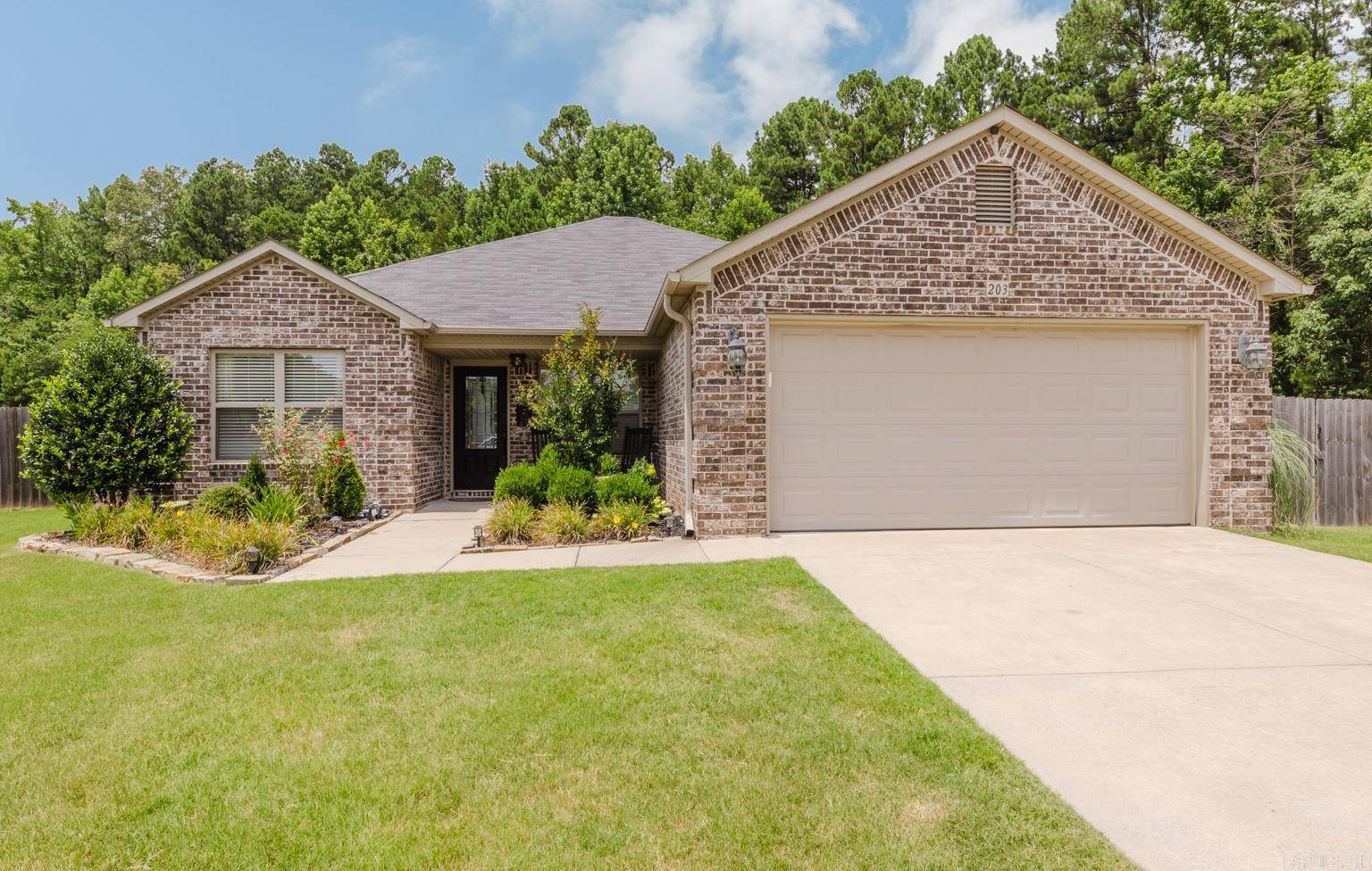 203 Crossing Place, Bryant, AR 72022