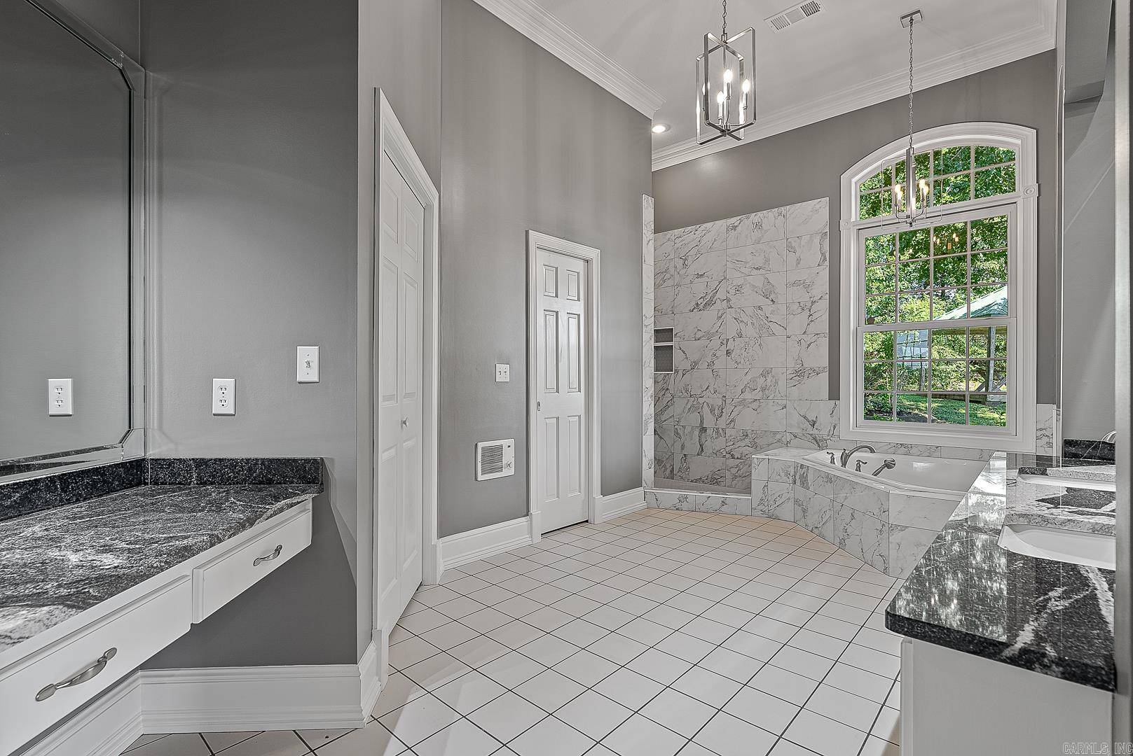 Paragould, AR 72450,404 Foxfire Dr
