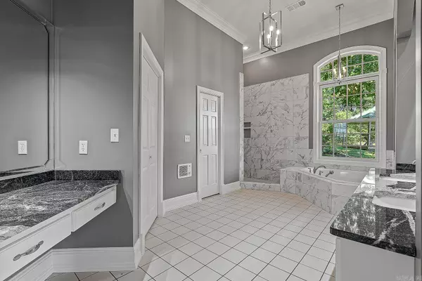 Paragould, AR 72450,404 Foxfire Dr