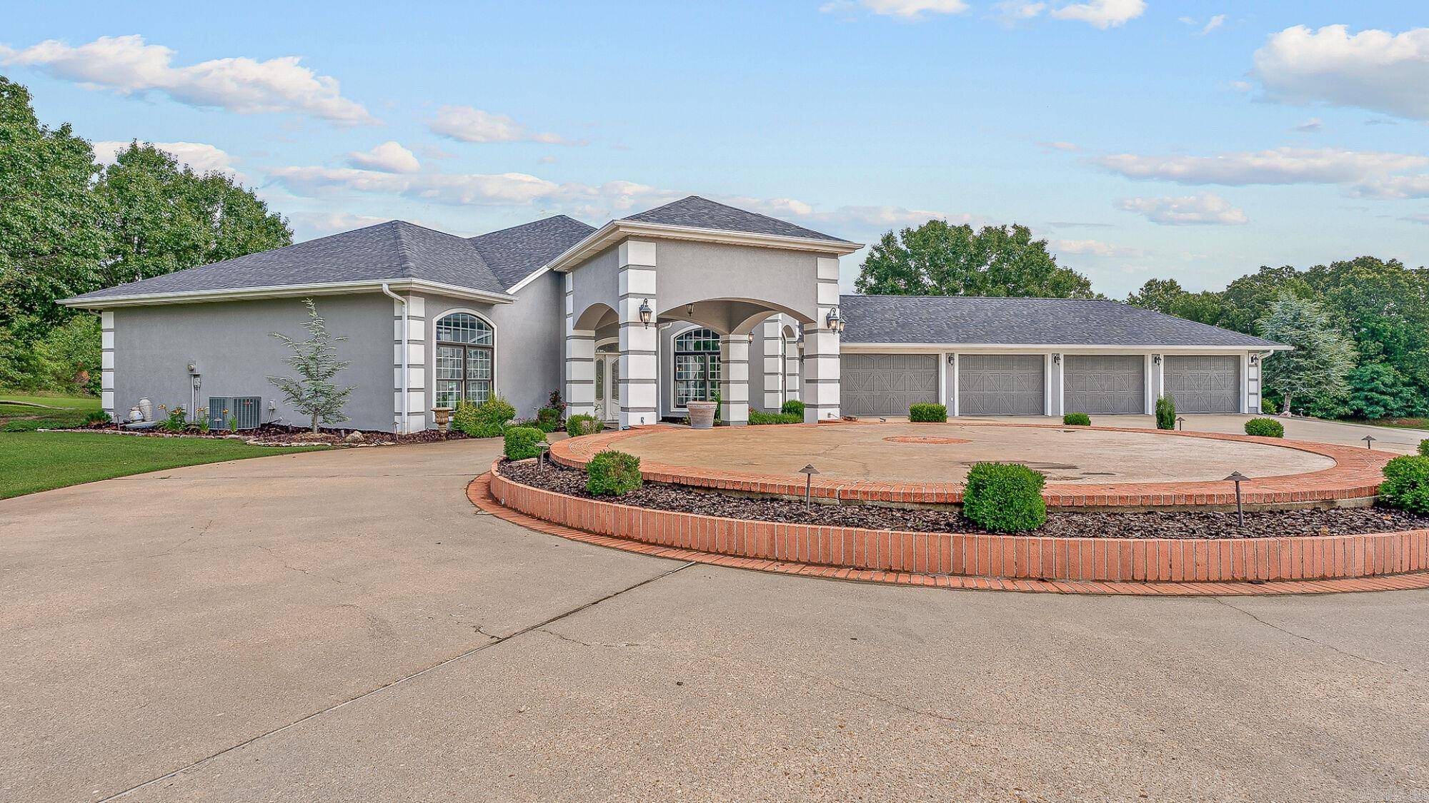 404 Foxfire Dr, Paragould, AR 72450