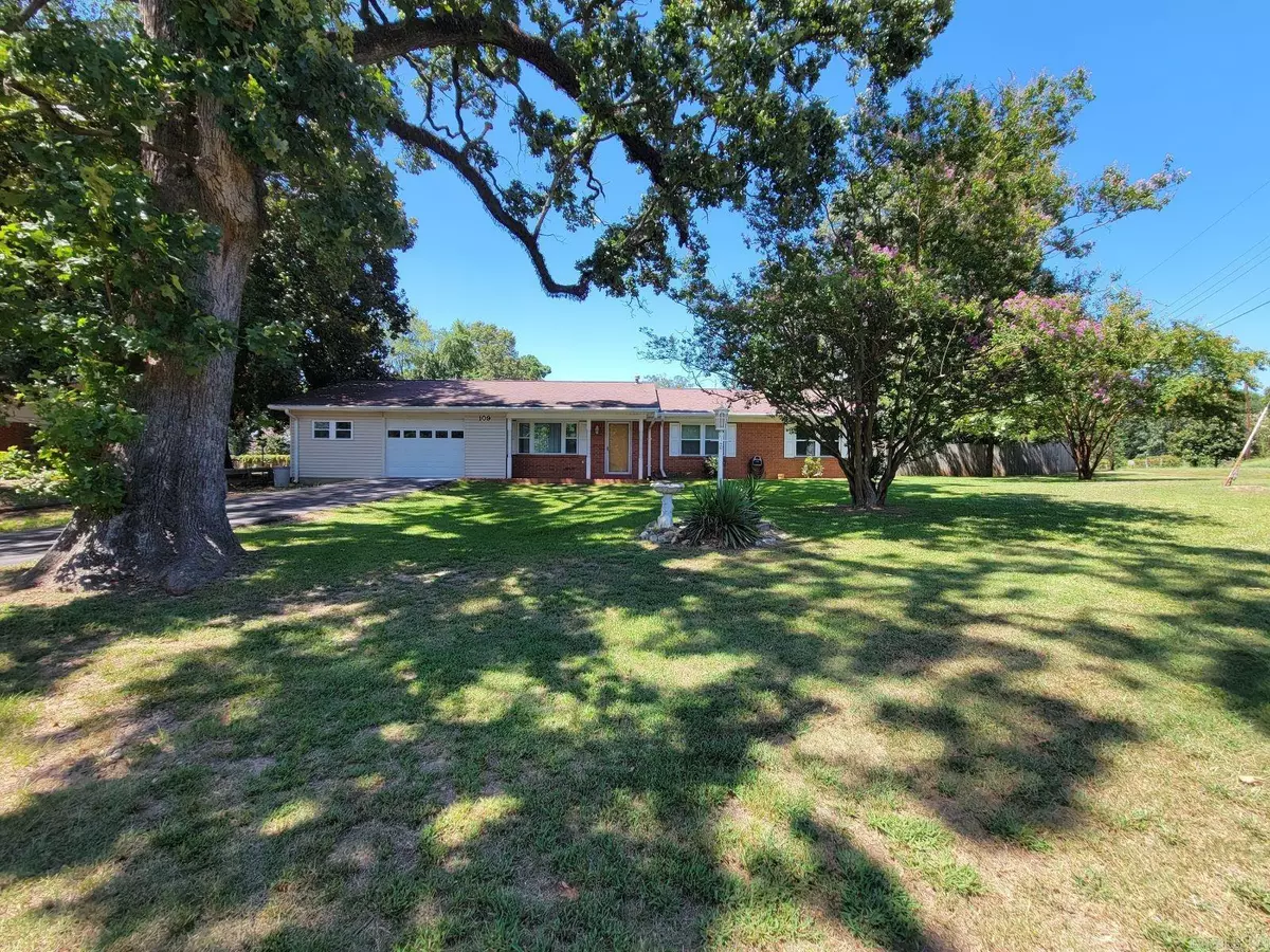 Lockesburg, AR 71846,109 E Pine Street