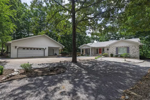 38 Sacedon Way, Hot Springs Village, AR 71909