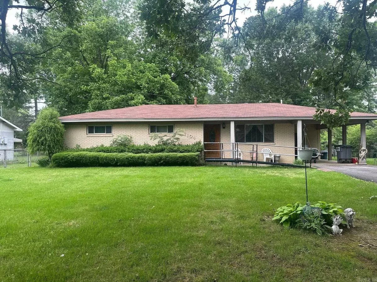 Beebe, AR 72012,1104 W Center Street