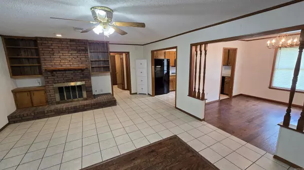 Searcy, AR 72143,28 Cattail Road