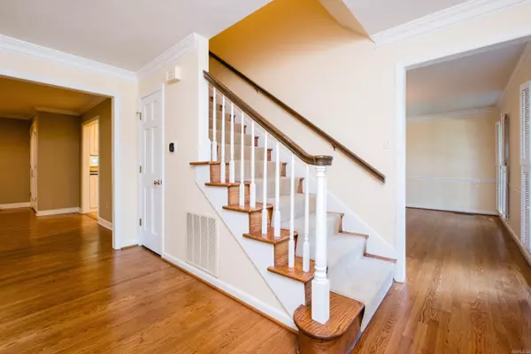 Little Rock, AR 72227,72 Robinwood