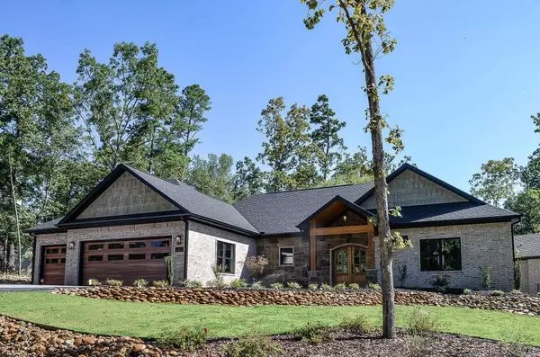 2 Resplandor Circle, Hot Springs Village, AR 71909