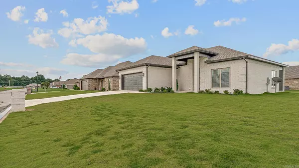 Bono, AR 72416,215 Craftsbury