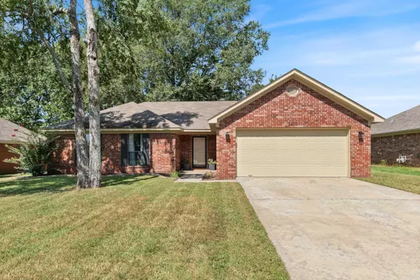 2205 Raintree Dr, Conway, AR 72032