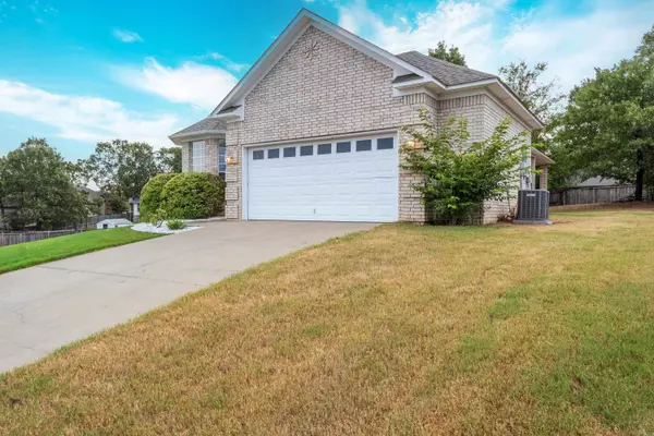 Maumelle, AR 72113,1 North Star Cove