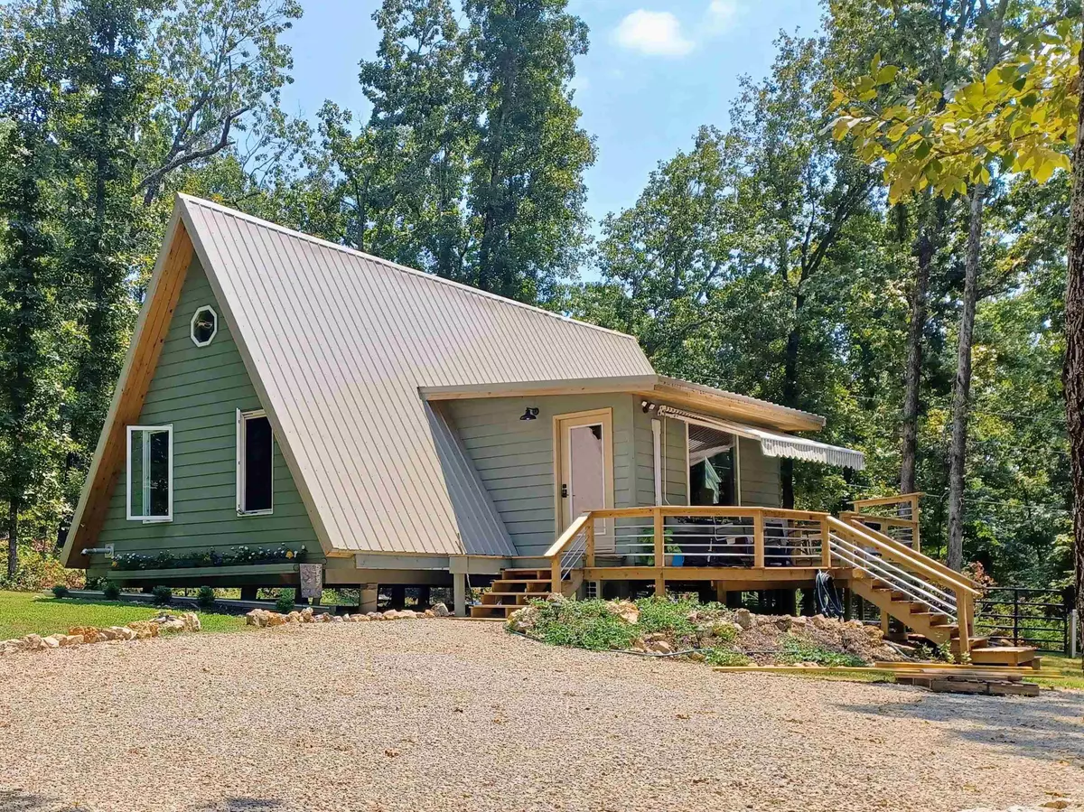 Horseshoe Bend, AR 72512-3933,909 Arkansas Avenue