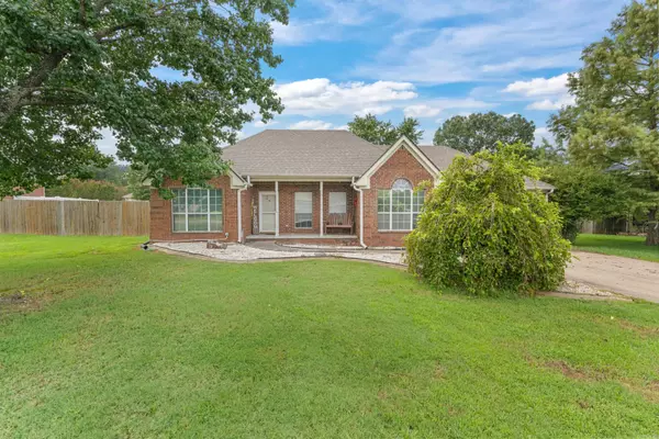 18 Oak Brook Drive, Cabot, AR 72023