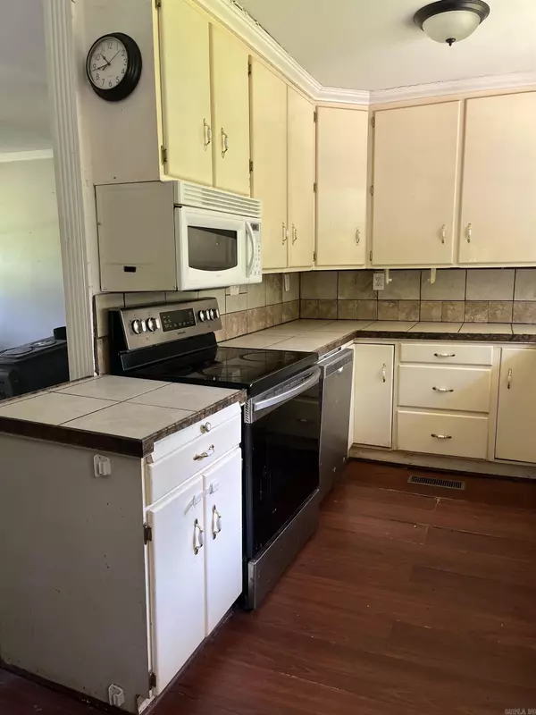 Little Rock, AR 72210,211 County Line Road